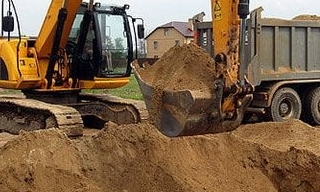 Выкопать яму экскаватором в Качканаре от 916 руб. - 2Землекопа-Кчк