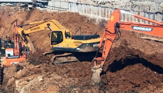 Разработка котлована экскаватором под фундамент в Качканаре — цена от 2543 руб. | 2Землекопа-Кчк